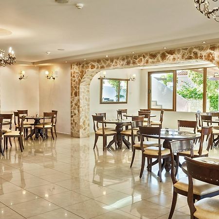 Adelais Hotel Tavronitis エクステリア 写真