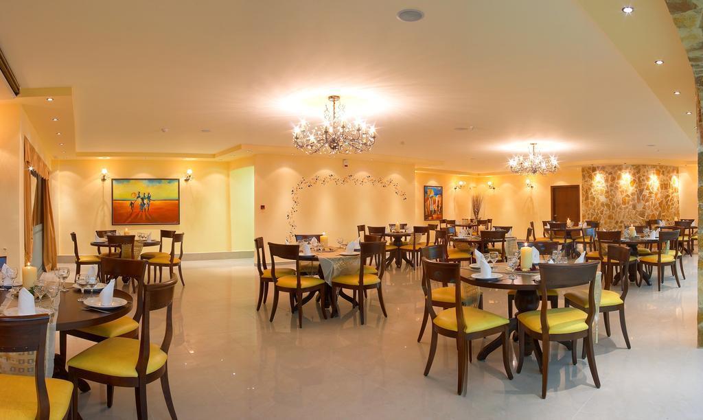 Adelais Hotel Tavronitis エクステリア 写真