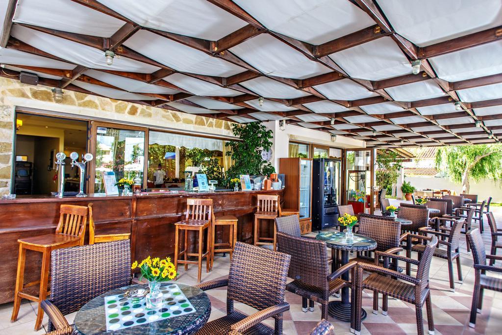 Adelais Hotel Tavronitis エクステリア 写真