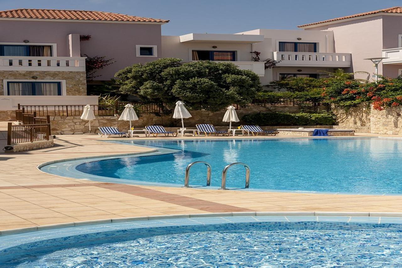 Adelais Hotel Tavronitis エクステリア 写真