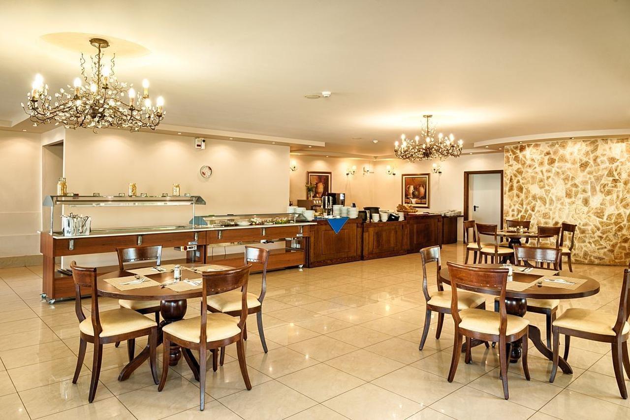 Adelais Hotel Tavronitis エクステリア 写真