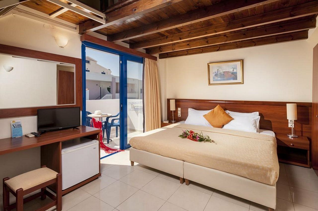 Adelais Hotel Tavronitis エクステリア 写真
